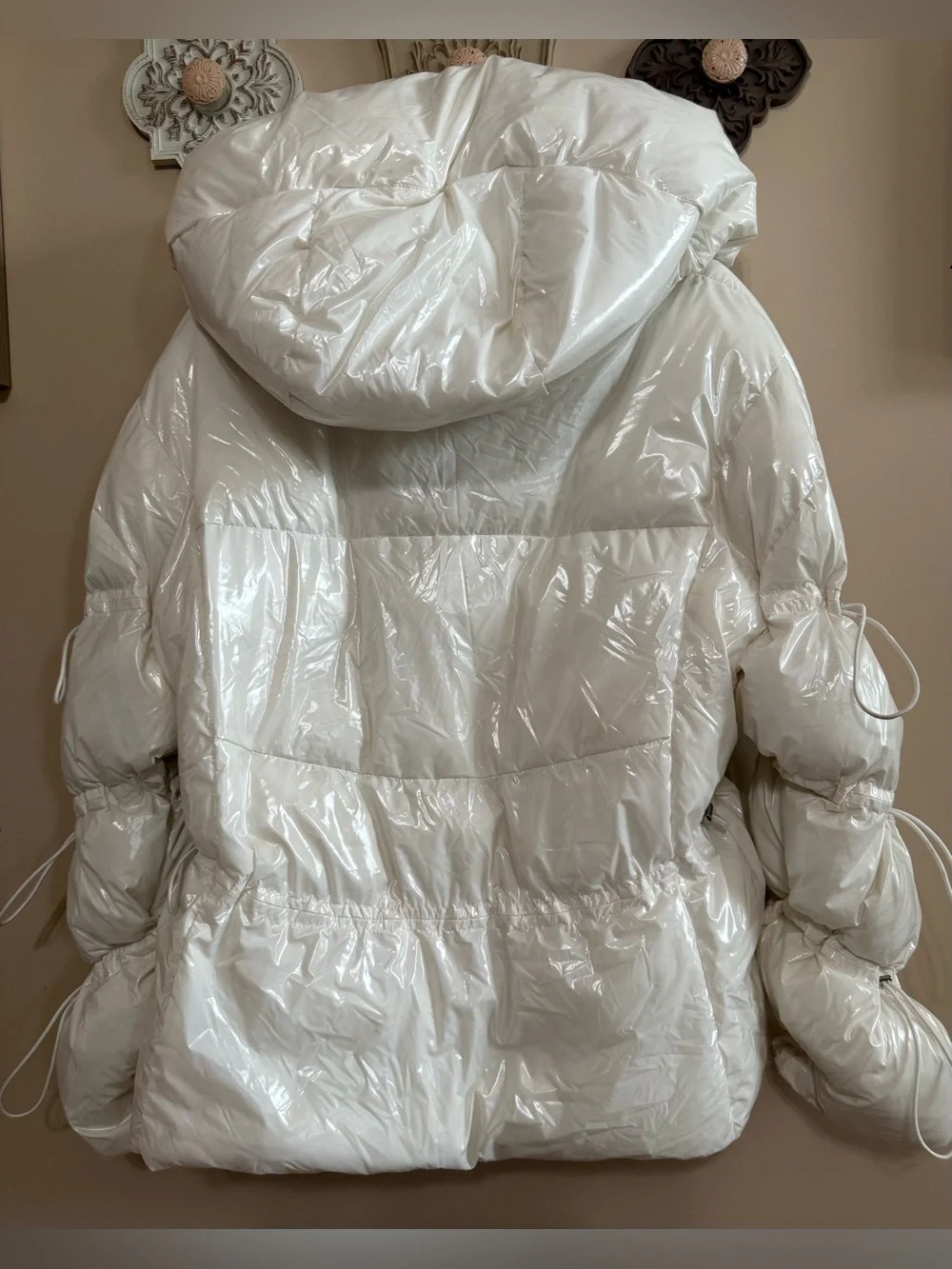 NWOT ALO Yoga Glossy Ivory Puffer Jacket with Hood Sz M